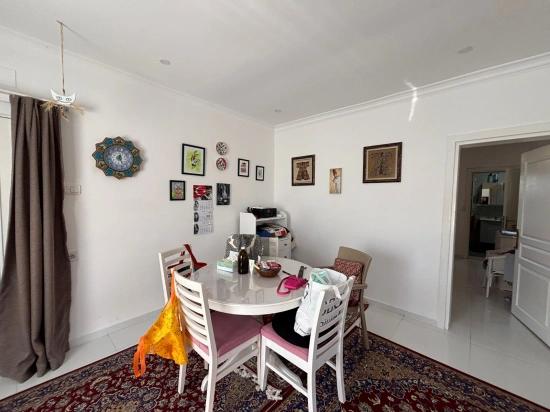 Eingeschossiges Haus Mit 2 Schlafzimmern Und Einem Zusätzlichen Zimmer Auf Einem 459 M² Großen Grundstück In Okçular Zu Verkaufen