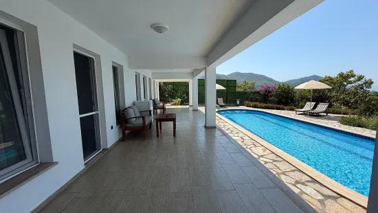 In Dalyan Gökbel mit See- und Meerblick 4+1 Villa zu verkaufen