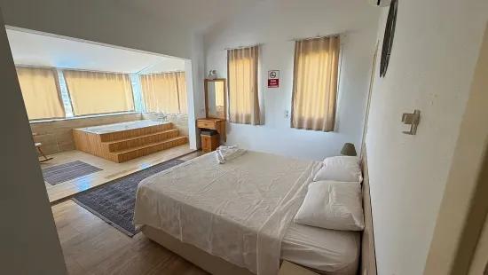 In Dalyan Gökbel mit See- und Meerblick 4+1 Villa zu verkaufen
