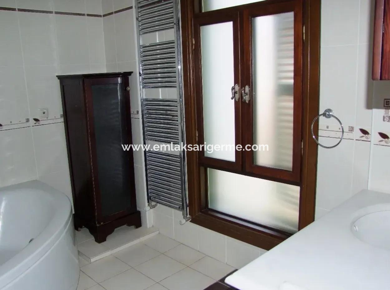 Der Malerische See Und Der Kanal In Die Lagune Zum Meer, Luxus-Villa Zum Verkauf In Der Königlichen Gräber Von Maras