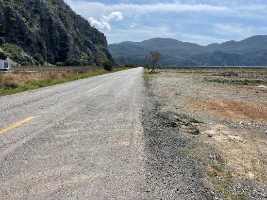 19.600 M² Großes Grundstück Zum Verkauf, Direkt An Der Straße Dalyan Iztuzu Beach Gelegen.