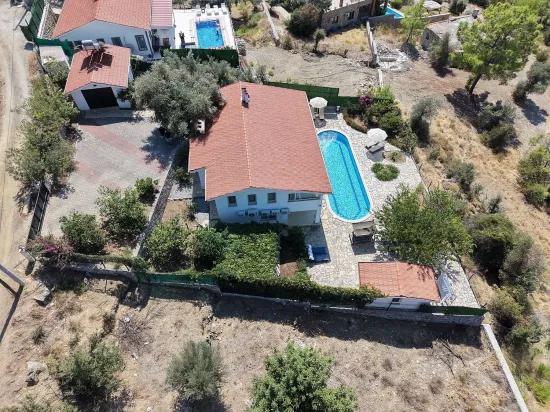 Villa 4+1 for sale with lake and sea view In Gökbel, Dalyan