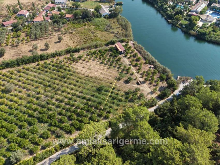 Село Köyceğiz в районе Çandır, у канала, 20.000м2 продажа поля