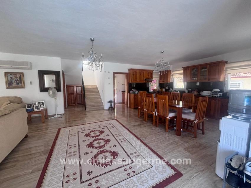 Продается Вилла Площадью 848 М² С 3 Спальнями И 1 Ванной Комнатой В Дальяне, С Видом На Гробницы Королей.