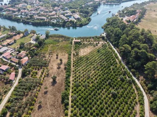 Село Köyceğiz в районе Çandır, у канала, 20.000м2 продажа поля