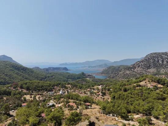 Вилла 4+1 с видом на озеро и море на продажу в Dalyan Gökbel