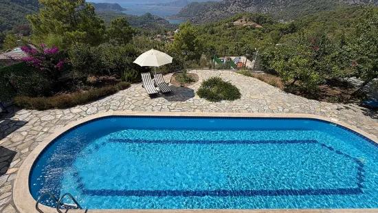 Вилла 4+1 с видом на озеро и море на продажу в Dalyan Gökbel