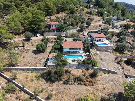 Вилла 4+1 с видом на озеро и море на продажу в Dalyan Gökbel