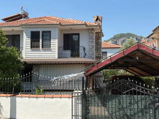 в центре Dalyan внутри участка 300m2 вилла 3+1 на продажу