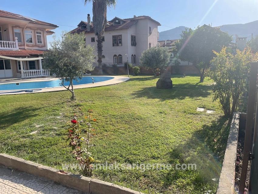Dalyan'da 1000m2 Arsa İçerisinde 4+1 Satılık Villa
