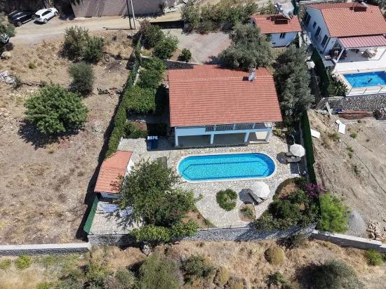 Dalyan Gökbel'de göl ve deniz manzaralı 4+1 satılık villa