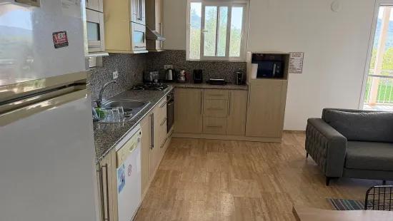 Dalyan Gökbel'de göl ve deniz manzaralı 4+1 satılık villa