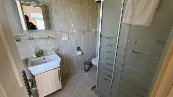 Dalyan Gökbel'de göl ve deniz manzaralı 4+1 satılık villa