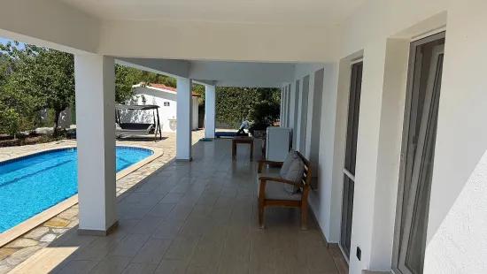 Dalyan Gökbel'de göl ve deniz manzaralı 4+1 satılık villa
