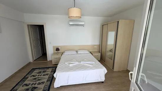 Dalyan Gökbel'de göl ve deniz manzaralı 4+1 satılık villa