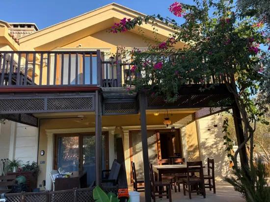 Dalyan Maraş'ta kral mezarları manzaralı 4+1 satılık villa