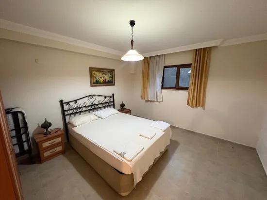 Dalyan Maraş'ta kral mezarları manzaralı 4+1 satılık villa