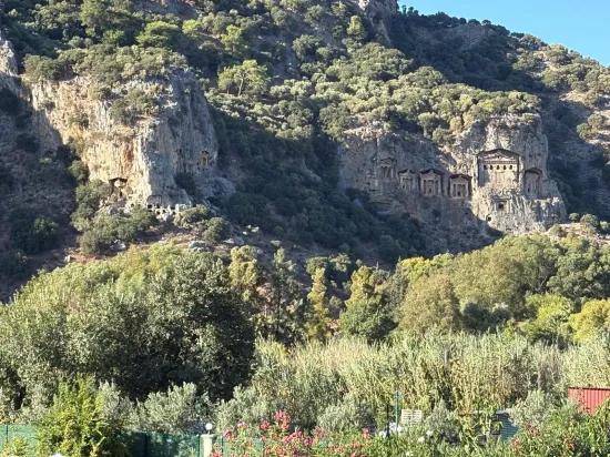 Dalyan Maraş'ta kral mezarları manzaralı 4+1 satılık villa