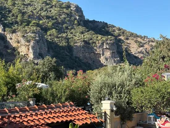 Dalyan Maraş'ta kral mezarları manzaralı 4+1 satılık villa