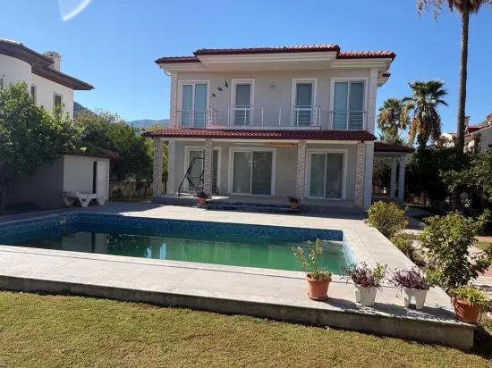 Dalyan Gülpınar'da 520m2 arsa İçerisinde 4+1 satılık villa