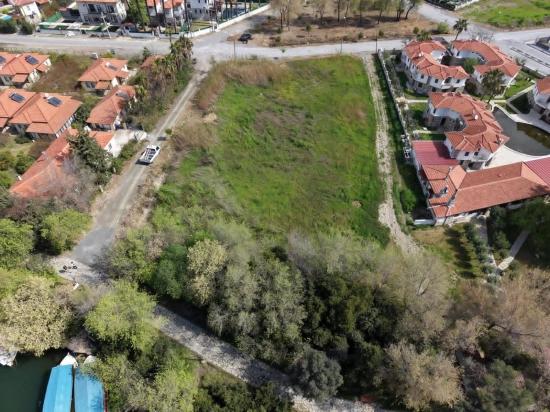 Dalyan Gülpınar'da Kanala Sıfır 2600m2 %20 Turizm İmarlı Satılık Arsa