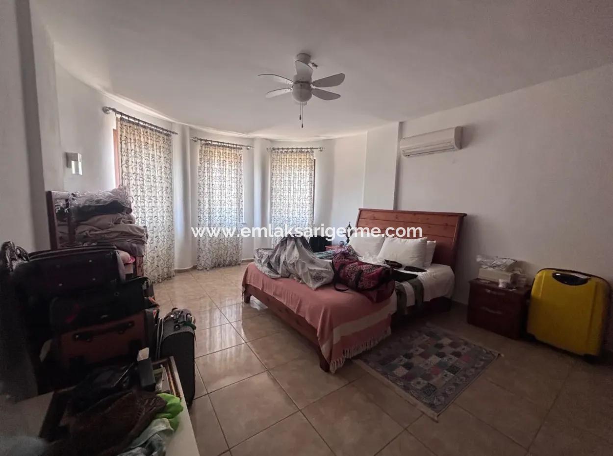 Dalyan Maraş'da Köşebaşında 980M2 Arsa İçin'de 5+1 Satılık Villa