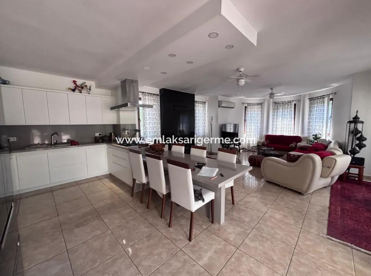 Dalyan Maraş'da Köşebaşında 980M2 Arsa İçin'de 5+1 Satılık Villa