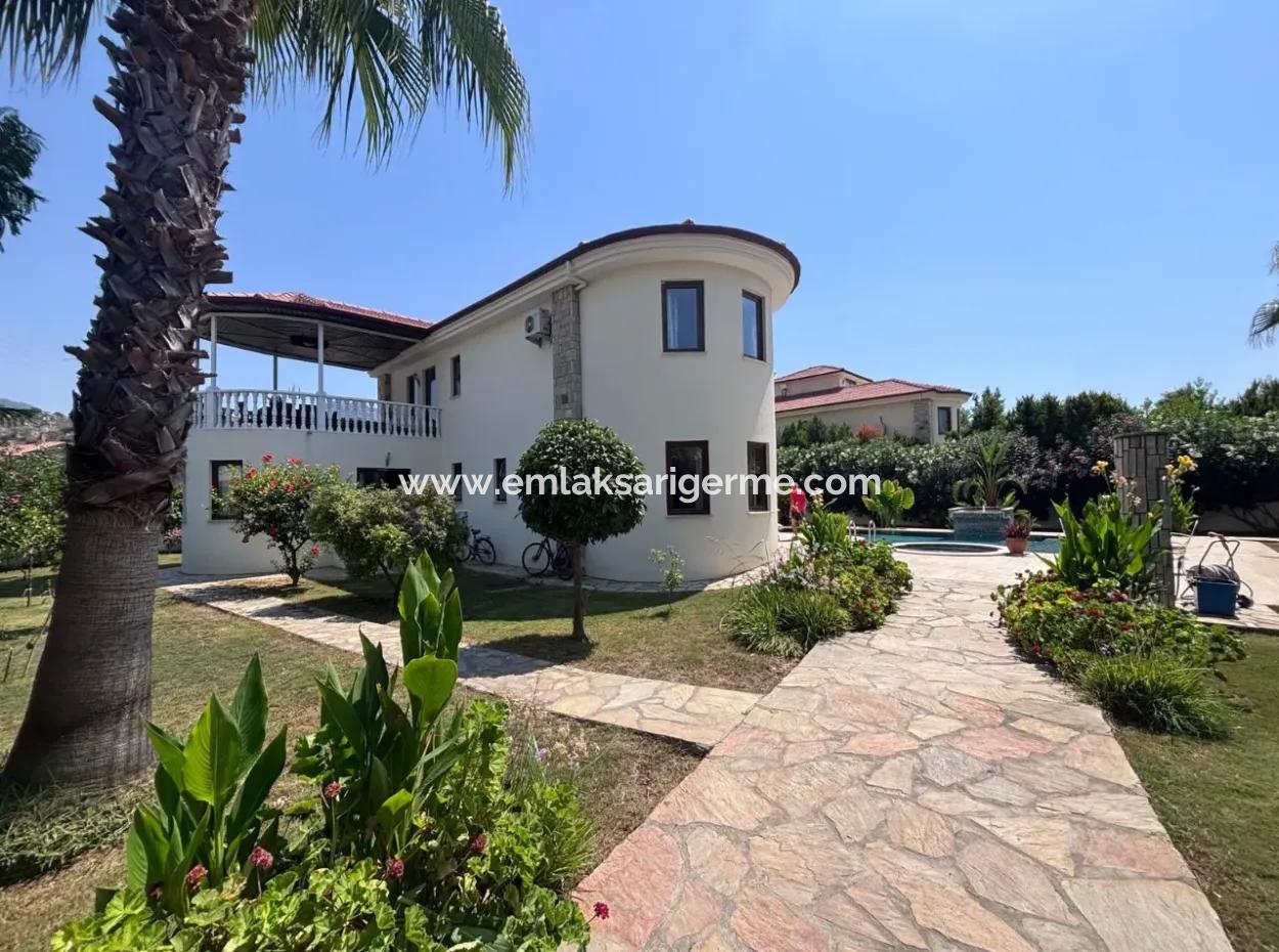 Dalyan Maraş'da Köşebaşında 980M2 Arsa İçin'de 5+1 Satılık Villa