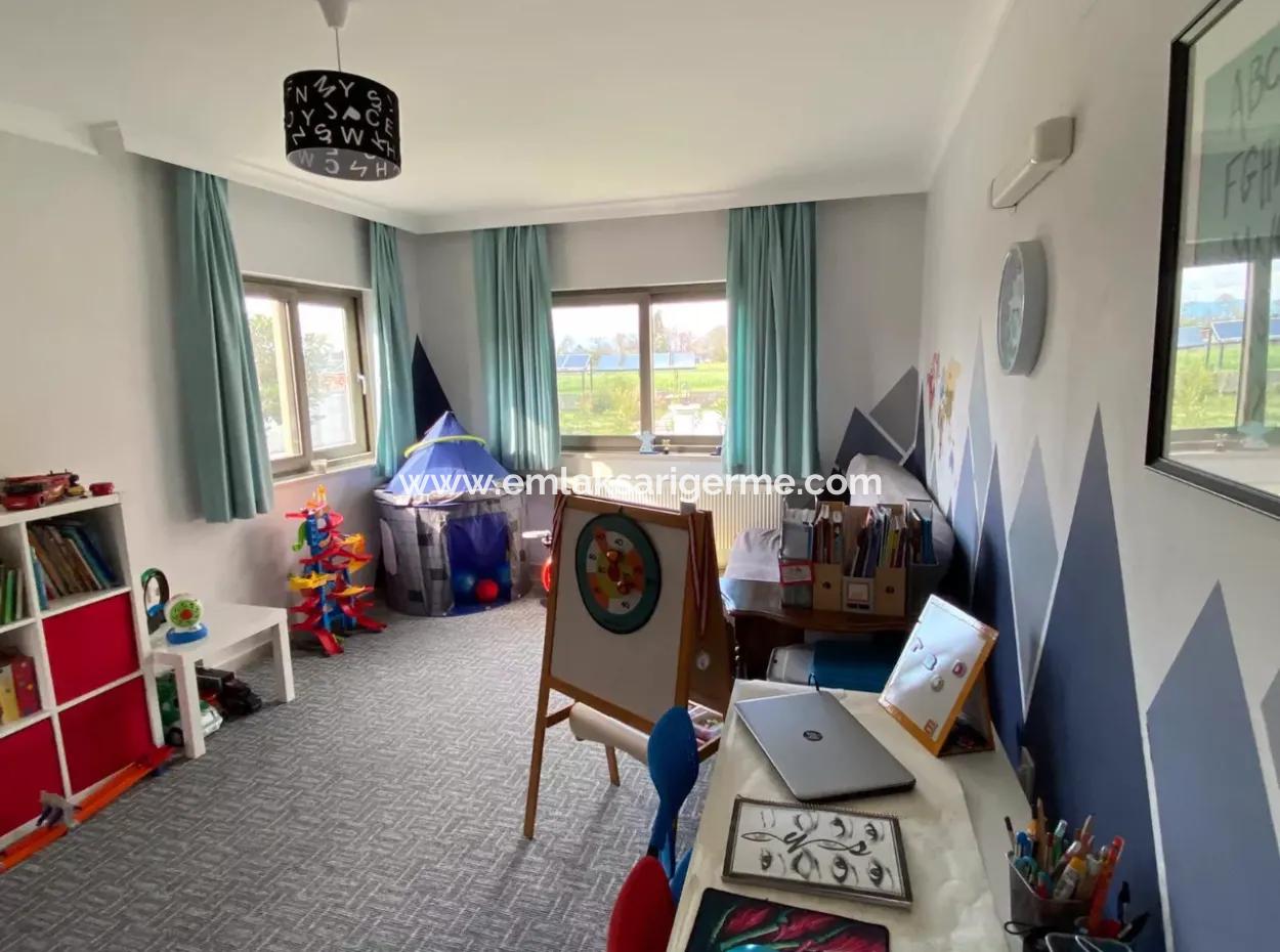 Okçular'da Satılık Villa Lüks 5 Yatak Odalı Satılık Villa